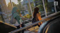 Calon penumpang menuruni tangga di Stasiun MRT Dukuh Atas,  Jakarta, Senin (29/7/2019). Hingga Juli 2019,  penumpang per hari Ratangga (nama baru kereta MRT) mencapai angka rata-rata tertinggi sebanyak 94.824 penumpang atau naik sebesar 15,9 persen dibanding Juni. (Liputan6.com/Faizal Fanani)