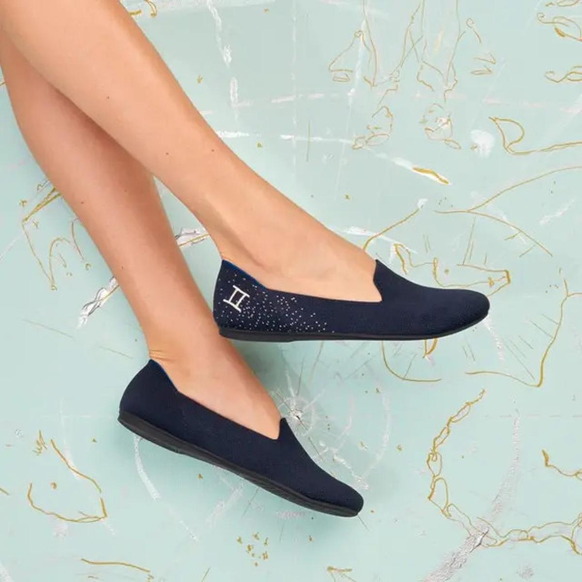 Model Wedges atau Flat Shoes? Ini yang Paling Cocok Buat Lebaran