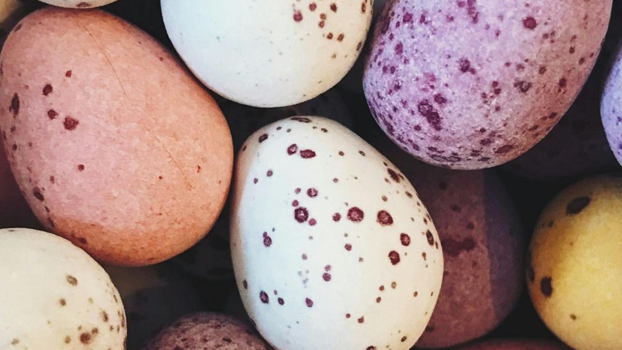 <b>1. Telur Warna-Warni</b>