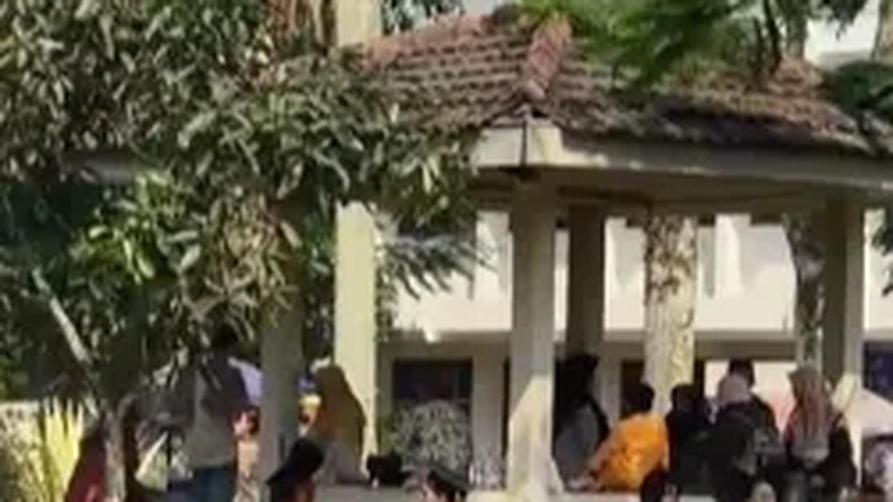 Momen Haru Pemuda Tak Dihadiri Orangtua saat Wisuda karena Masalah Ekonomi, Endingnya Ramai Didatangi Para Ojol