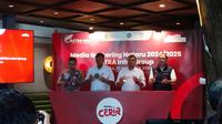 Renaldi selaku ketua gugus tugas Nataru 2024-2025, beserta stakeholder terkait, melakukan simbolis untuk meresmikan kampanye Astra Infra dalam melancarkan momen Nataru. (Rendy Yansah/ Liputan6.com)