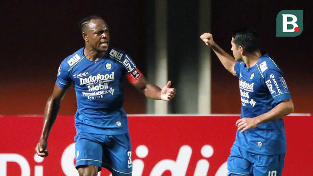 FOTO: PS Sleman Imbangi Persib Bandung 1-1 di Babak Pertama - Victor Igbonefo; Esteban Vizcarra