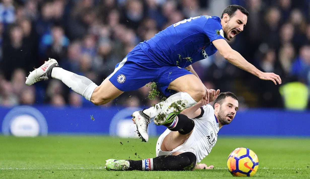 Davide Zappacosta - The Blues memboyong pemain berusia 29 tahun itu dari Torino pada musim panas 2017 dengan harga 25 juta euro. Gagal mendapatkan tempat di skuat utama Chelsea akhirnya Zappacosta menghabiskan dua musim terakhir dengan status pinjaman di AS Roma dan Genoa. (Foto: AFP/Glyn Kirk)