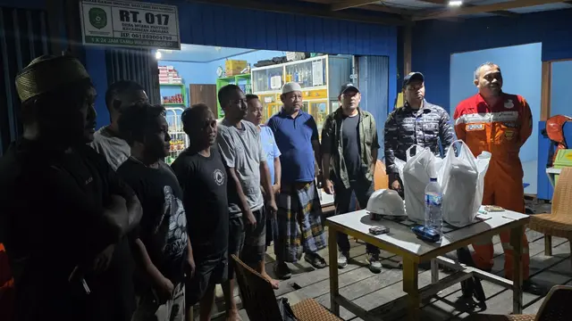 Enam awak kapal selamat setelah kapal mereka tenggelam di Delta Mahakam. Tim Pertamina Hulu Mahakam langsung melakukan evakuasi. (Dok PHM)