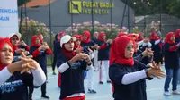 Pusat Gadai Indonesia (PGI) mengajak masyarakat senam bersama dan berbagi bantuan. (Istimewa)