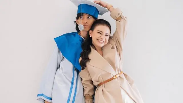 [Fimela] Rossa dan Rizky Langit Ramadhan