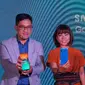 Head of Product Marketing IT and Mobile Samsung Electronics Indonesia Denny Galant dan Senior Product Marketing manager Samsung Electronics Indonesia Selvia Gofar merilis Galaxy A30 dan Galaxy A50 (Liputan6.com/Agustin Setyo W).