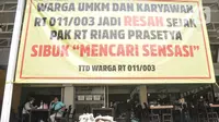 Pemerintah Kota Administrasi Jakarta Utara membongkar bangunan ruko yang mencaplok bahu jalan dan saluran air setelah sebelumnya pemilik telah diberi waktu tenggang hingga kemarin.  (merdeka.com/Iqbal S.Nugroho)