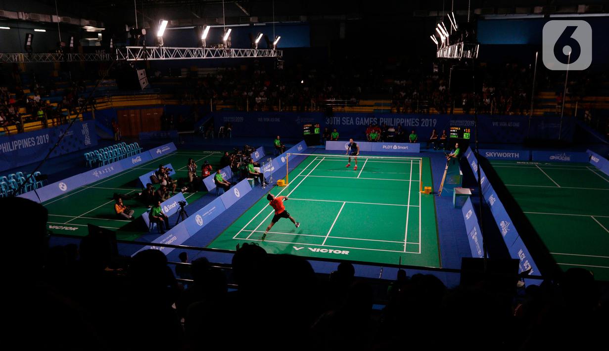 Tunggal putra Indonesia, Anthony Ginting, saat melawan Soong Joo Ven pada final beregu SEA Games 2019 di Multinlupa Sport Center, Filipina, Rabu (4/12/2019). Ginting menang 13-21, 21-15, dan 21-18. (Bola.com/M Iqbal Ichsan)