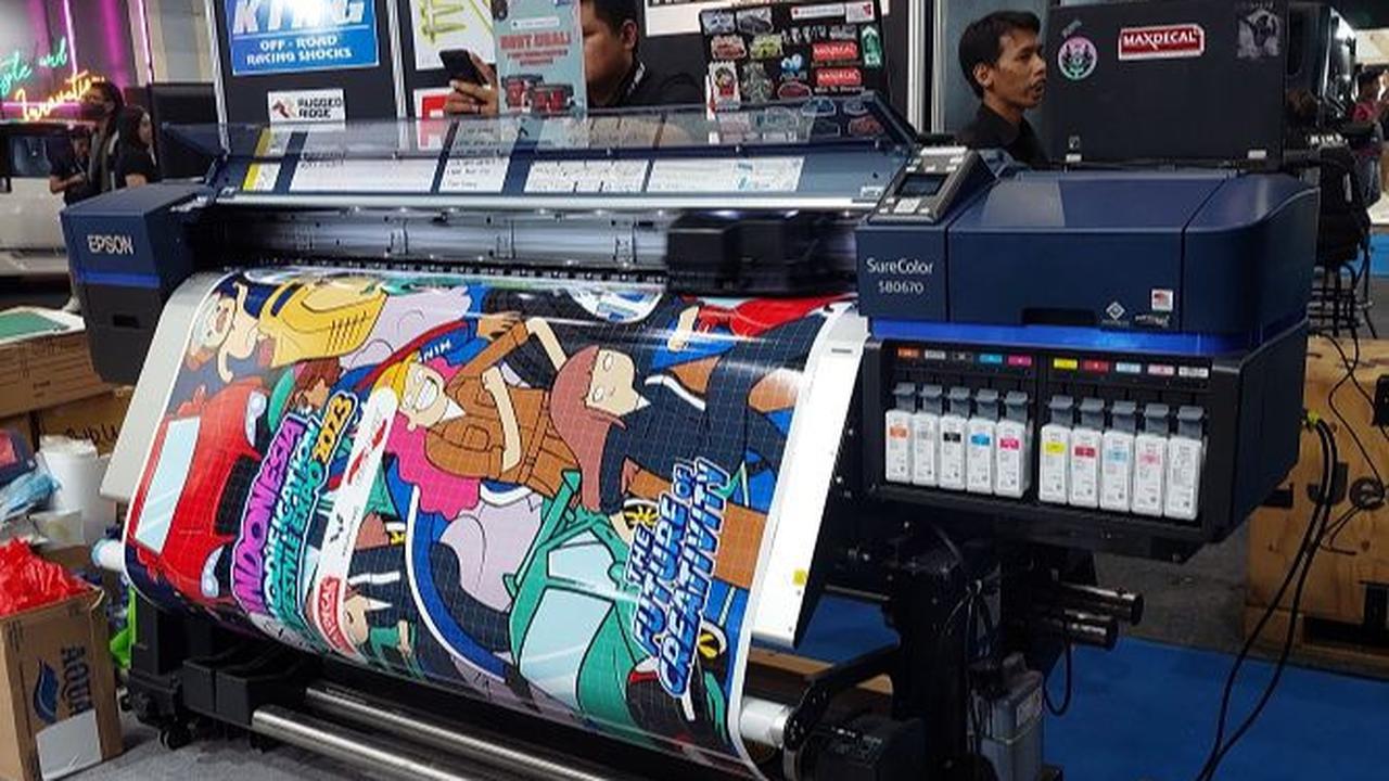 Maxdecal 9600 Series punya satu keunggulan: zero orange peel surface, permukaannya sangat halus karena pakai material PET Liner dari Jerman dan bahan perekat dari Inggris dan Irlandia. Alhasil, dapat dipoles dan dilapisi coating layaknya cat. Daya tahan m