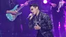 Penyanyi Afgan Syah Reza atau Afgan tampil memeriahkan panggung SCTV Awards 2017 di Studio 6 Emtek City, Jakarta, Rabu (29/11). Afgan memanjakan penggemar dengan lagu "That's What I Like" bersama The Gardarianz Band. (Liputan6.com/Herman Zakharia)