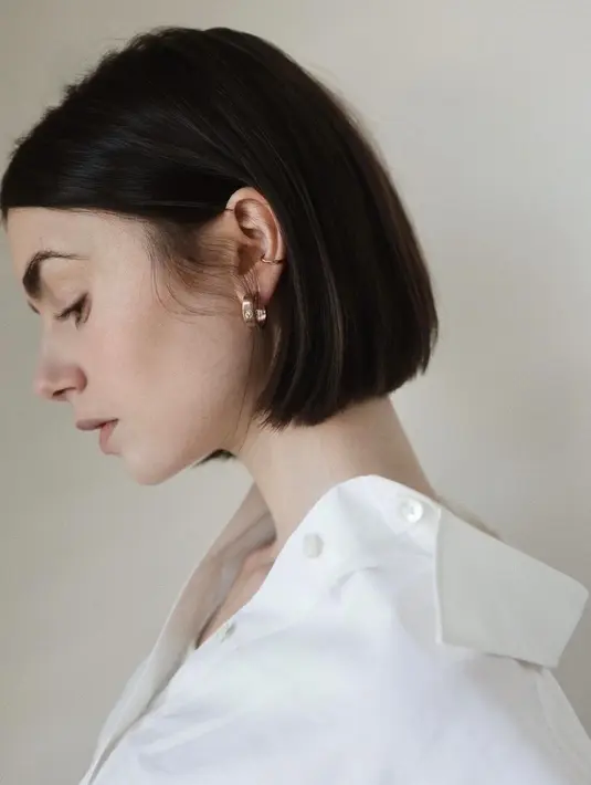 Penampilan terbarunya ini pertama kali ditunjukkan ke publik melalui unggahan beberapa fotonya di akun Instagram pribadinya. [Foto: Instagram/lilyjcollins]