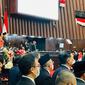 Presiden Joko Widodo atau Jokowi saat tiba di Ruang Rapat Paripurna, Gedung Nusantara MPR/DPR/DPD RI, Jakarta, Selasa (16/8/2022). Sementara itu, Ibu Iriana tampil anggun dengan mengenakan kebaya berwarna pink lengkap dengan hijab berwarna senada dilengkapi kain batik berwarna cokelat. (Foto: Laily Rachev - Biro Pers Sekretariat Presiden)