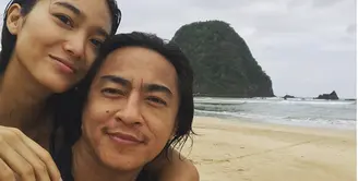 Jarang tampil, artis yang juga model Dominique Diyose mengaku tengah berbadan dua. Istri dari Ivan Handoyo itu tengah mengandung dalam usia lima bulan. (Instagram/dominiquediyose)