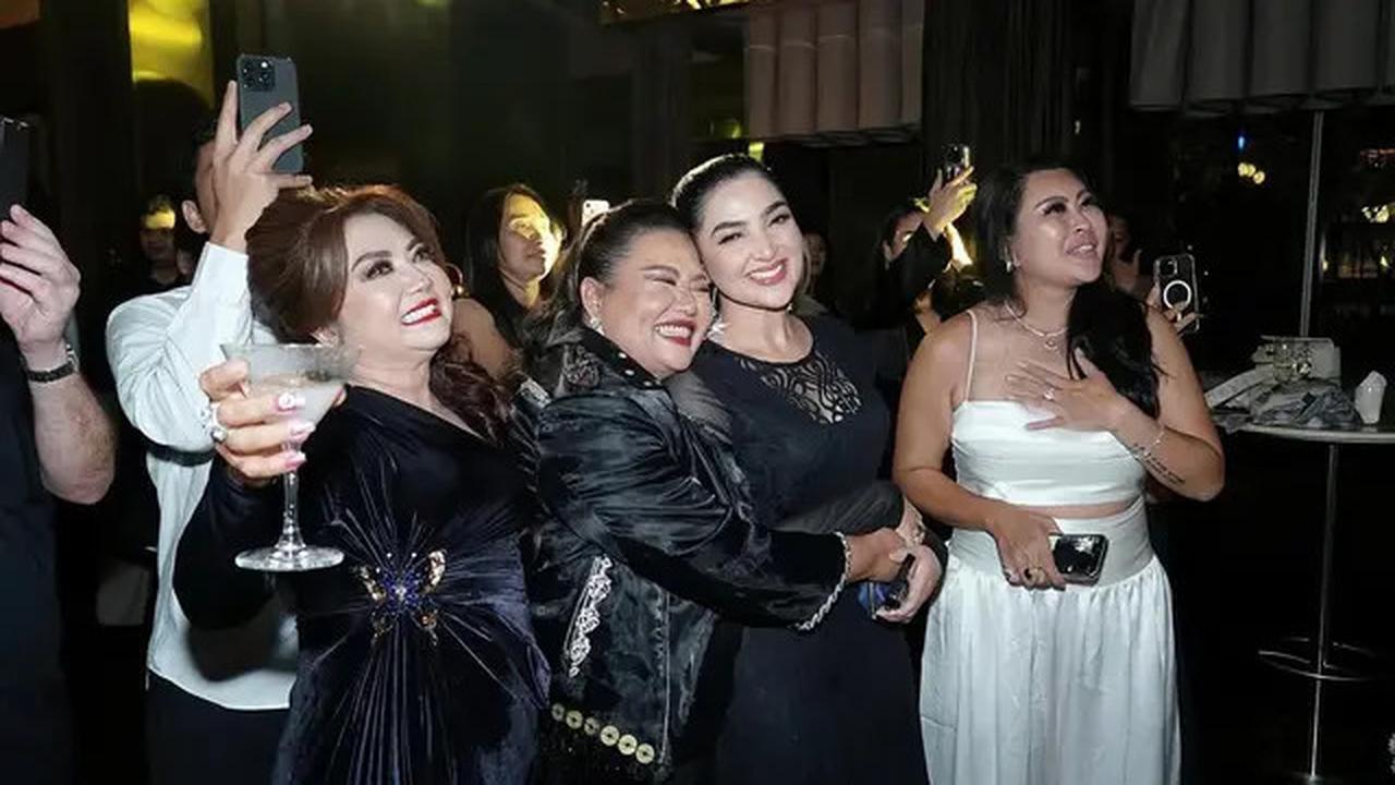 6 Potret Ultah ke-50 Ibunda Sarah Menzel di Bali, Dihadiri Ashanty dan Anang