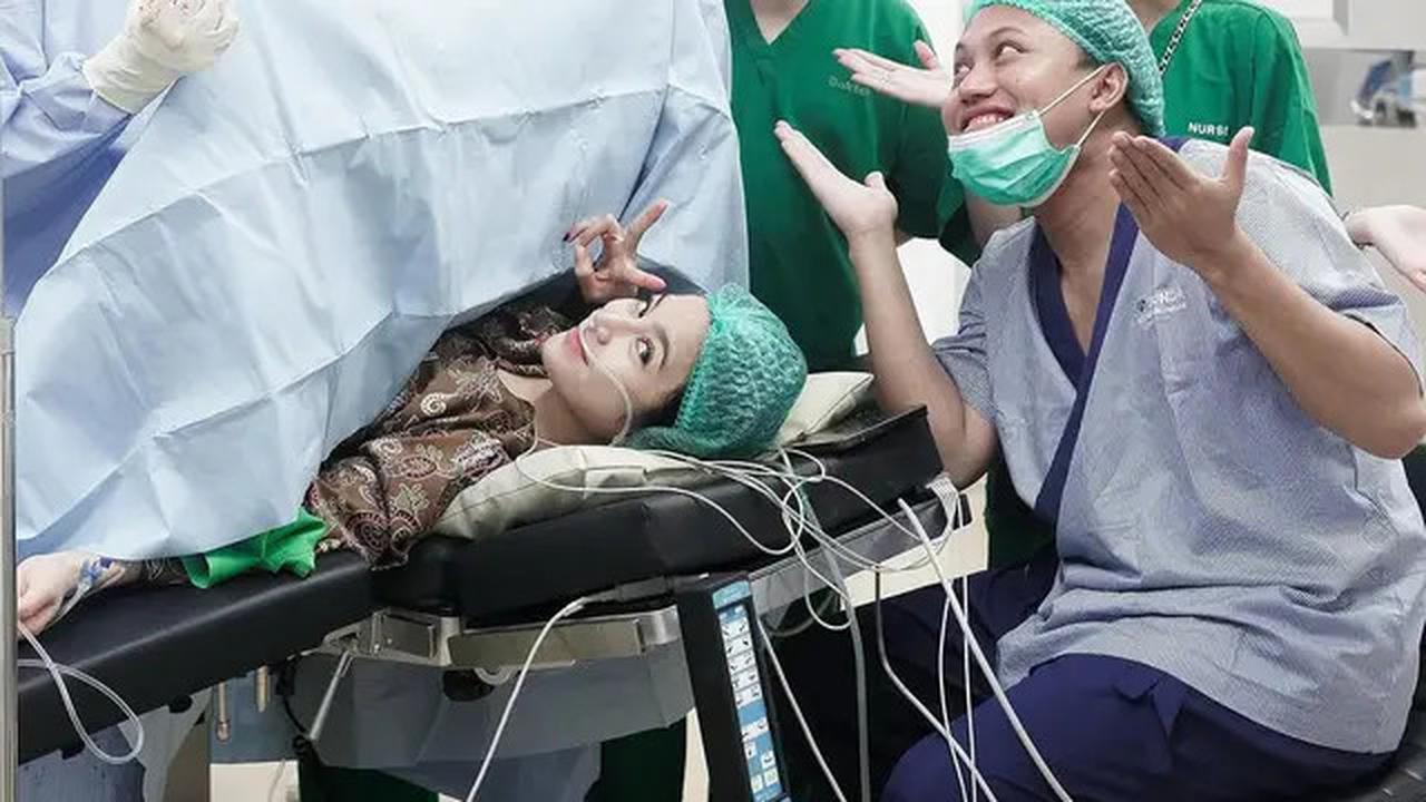 Sule Terpukau Lihat Kecantikan Zairee Selina Quinlyn Kareema Febian, Cucu Pertamanya 'Cantik Banget Cucu Abah