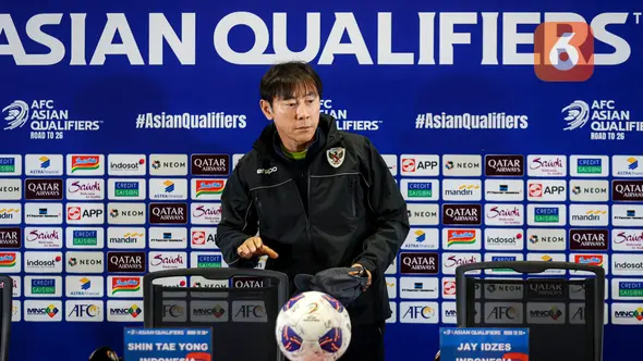 <p>Pelatih Timnas Indonesia Shin Tae-yong dalam sesi konferensi pers jelang Timnas Indonesia Vs Jepang. Konferensi pers digelar di Stadion Utama Gelora Bung Karno, Jakarta, Kamis (14/11/2024). (Bola.com/Bagaskara Lazuardi).</p>