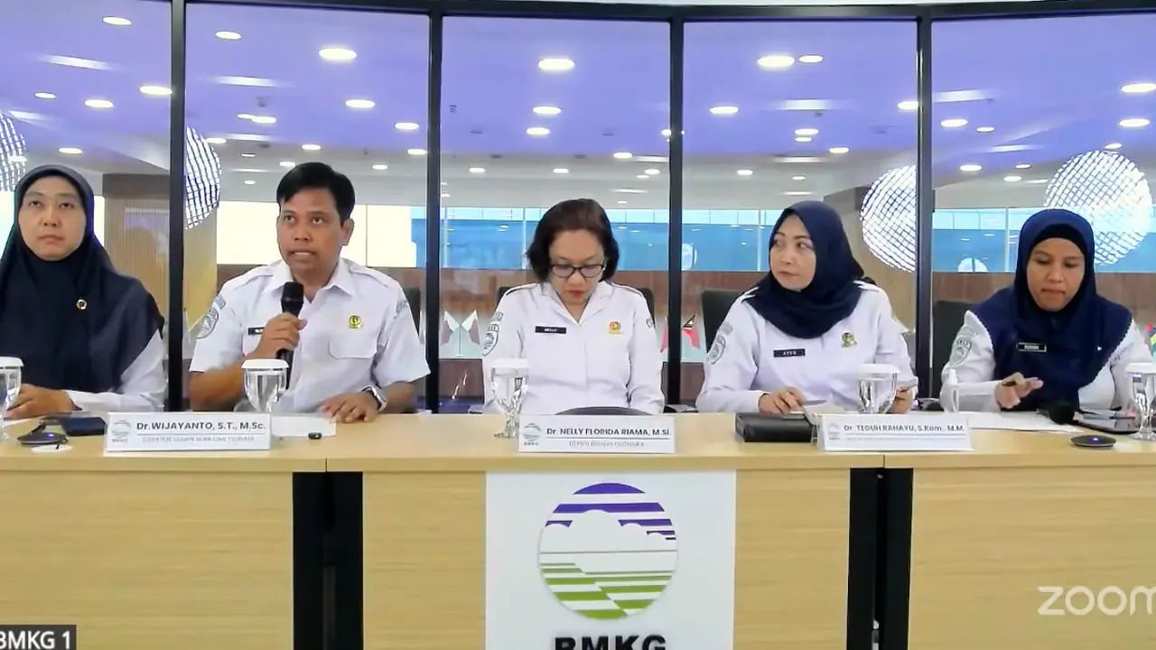 Direktur Gempabumi dan Tsunami BMKG Wijayanto saat menggelar konferesni pers terkait gempa yang terjadi NTT. (Istimewa)