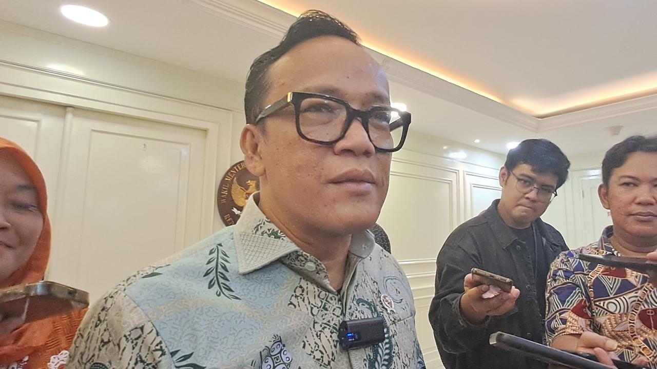 VIDEO: Debat Panas, Wamenaker Vs Bos Perusahaan Surabaya Depan Polisi "Banyak Bohong Ni Orang!"