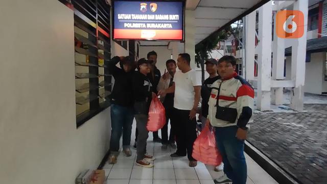 Aksi Suporter Garis Keras Sambernyawa Buka Bersama dengan Tahanan Titipan di Mako Brimob Surakarta