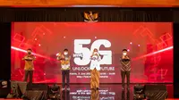 Peluncuran 5G Telkomsel di Balai Kota Surakarta oleh Komisaris Utama Telkomsel Wishnutama Kusubandio, Menkominfo Johnny G. Plate, Walikota Surakarta Gibran Rakabuming, dan Dirut Telkomsel Hendri Mulya Syam.