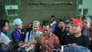 Makarius Nggiri Wangge, selaku advokat Max memberikan keterangan saat tiba di kantor sementara Bareskrim di kompleks Kementerian Kelautan dan Perikanan, Jakarta, Jumat (3/3). (Liputan6.com/Faizal Fanani)