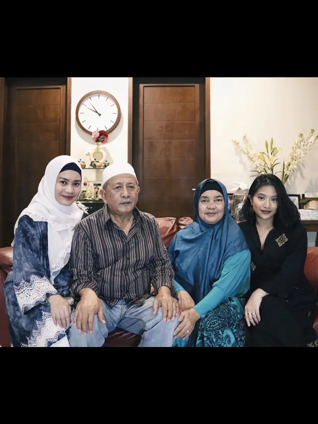 Meninggal Dunia, Ini 6 Potret Kenangan Ikke Nurjanah dan Sang Ayah