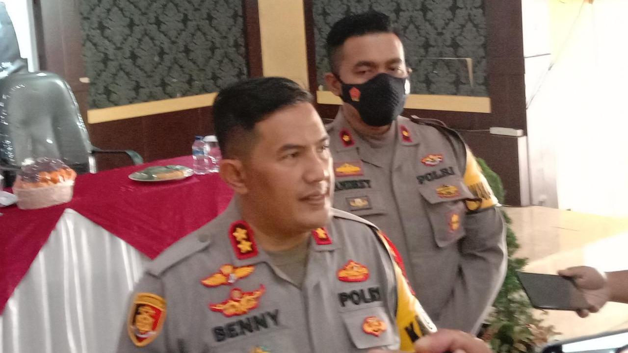 Kapolres Garut AKBP Adi Benny Cahyono, saat memberikan keterangan di depan wartawan, selepas rilis akhir tahun, di Mapolres Garut, Kamis (31/12/2020).
