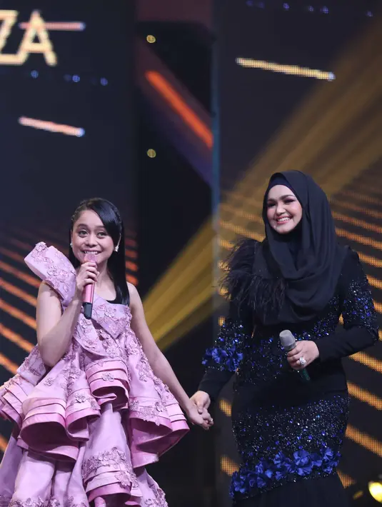 Siti mengawali keriernya di Indonesia dengan tampil di Indosiar. Teve itu yang terus mendorong kariernya hingga dikenal masyarakat Indonesia. Apalagi, hari jadinya sama dengan hari jadi Indosiar, 11 Januari. (Nurwahyunan/Bintang.com)