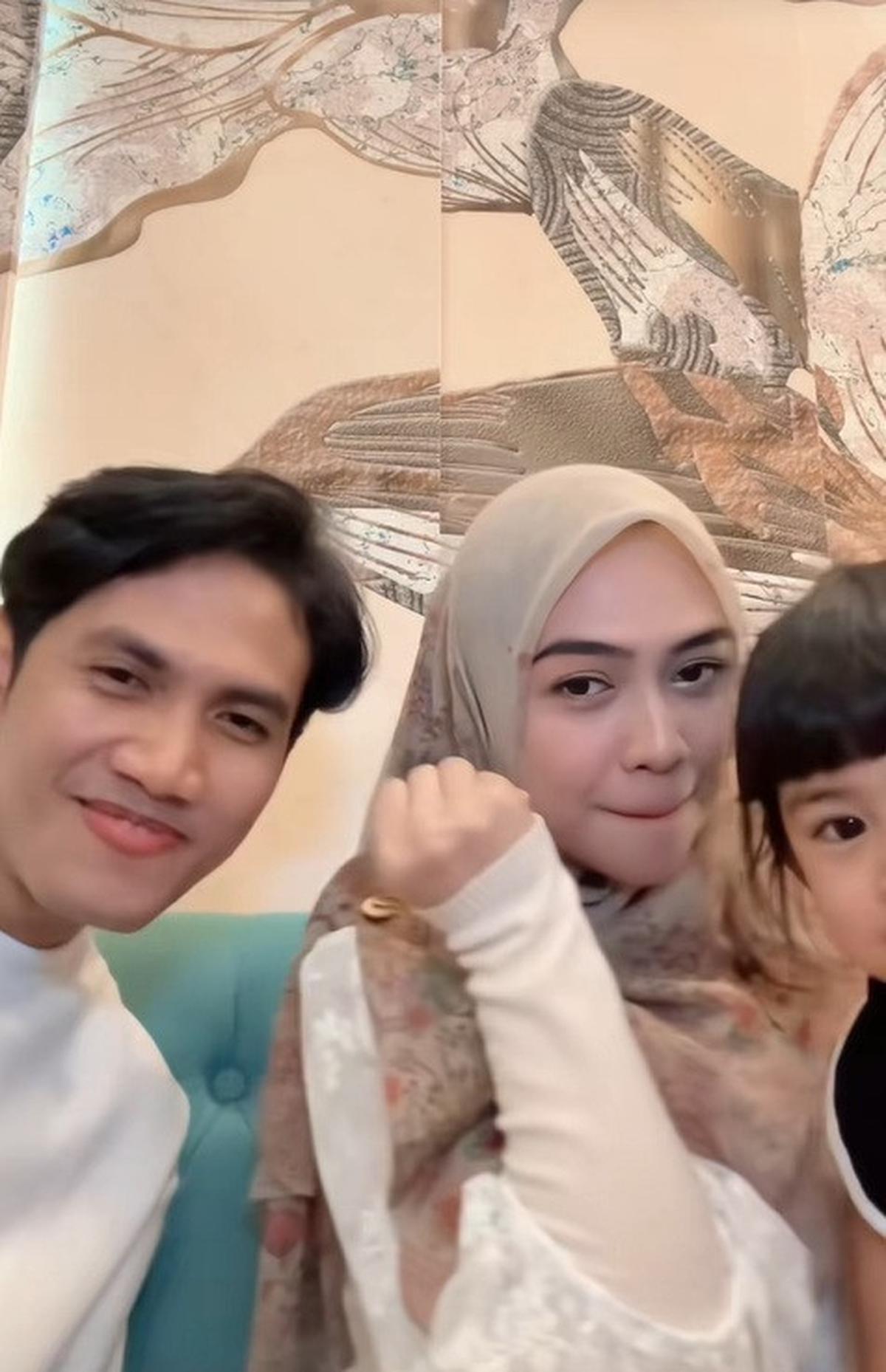 8 Potret Evan WMD yang Diduga Jadi Teman Spesial Ria Ricis, Pemain Saxophone di Band Pengiring Denny Caknan