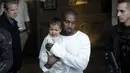 Sementara itu, Kanye West ingin memiliki anak ketiga dari Kim Kardashian. Namun nahas, Kim enggan memiliki buah hati lagi. (AFP/Bintang.com)