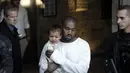 Sementara itu, Kanye West ingin memiliki anak ketiga dari Kim Kardashian. Namun nahas, Kim enggan memiliki buah hati lagi. (AFP/Bintang.com)