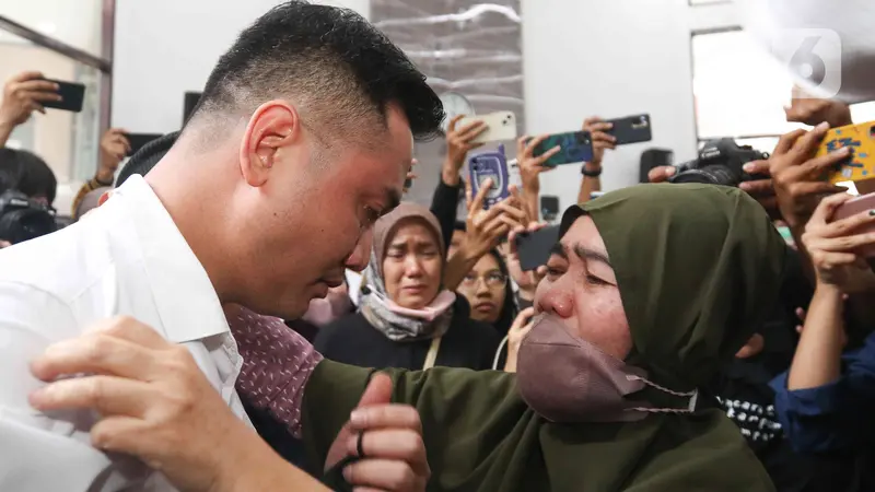 Reaksi Keluarga Usai Sidang Vonis Peraih Adhi Makayasa AKP Irfan Widyanto