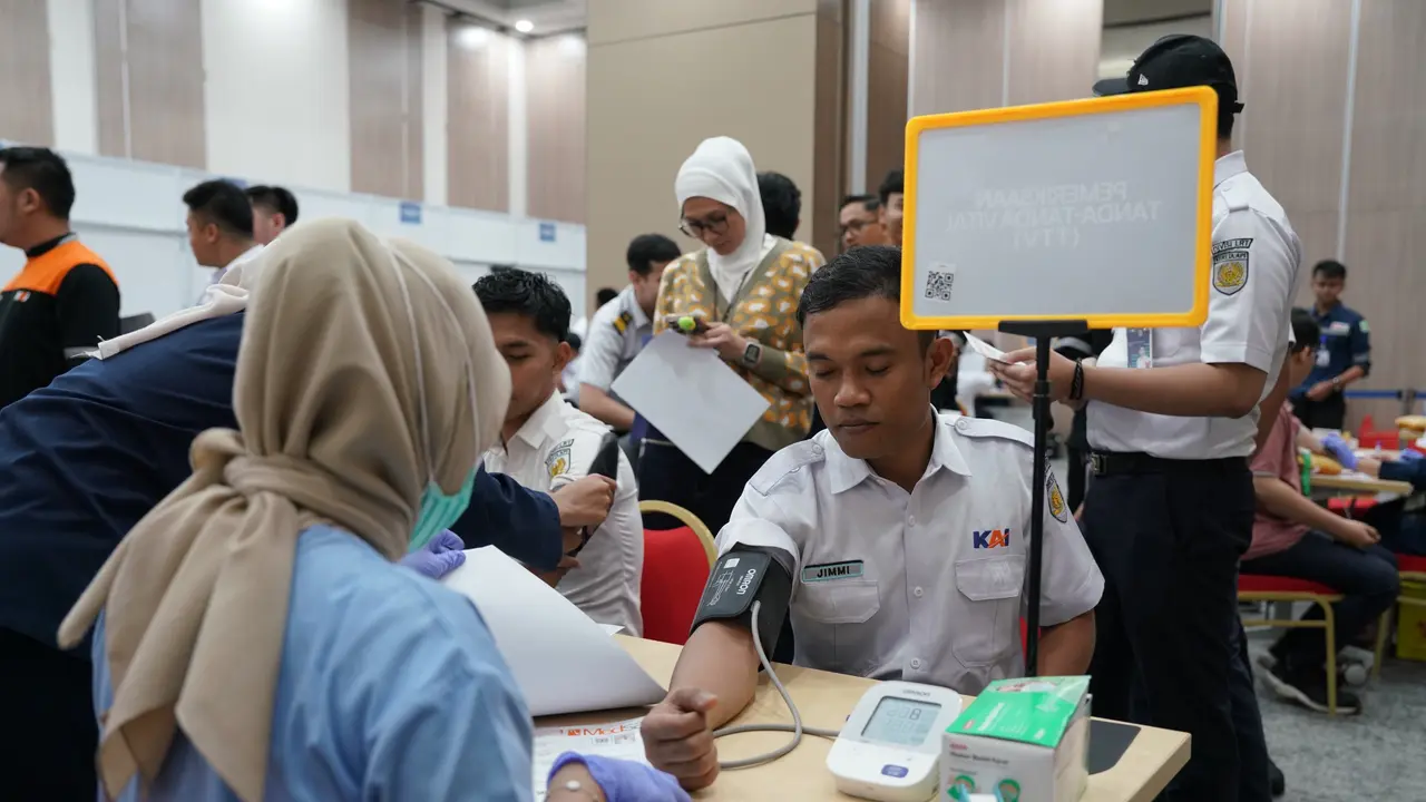 Seluruh pekerja Divisi LRT Jabodebek diwajibkan menjalani pemeriksaan kesehatan menyeluruh (medical check-up/MCU).