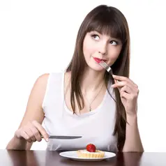 Menerapkan mindful eating untuk proses makan yang lebih bermanfaat bagi tubuh./copyright Freepik/yanalya