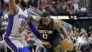 Pemain Houston Rockets, James Harden (13) mencoba melewati adangan pemain Detroit Pistons, Andre Drummond (0) pada laga NBA basketball game, di Toyota Center, Houston, (22/3/2018). Rockets menang 100-96. (AP/David J. Phillip)