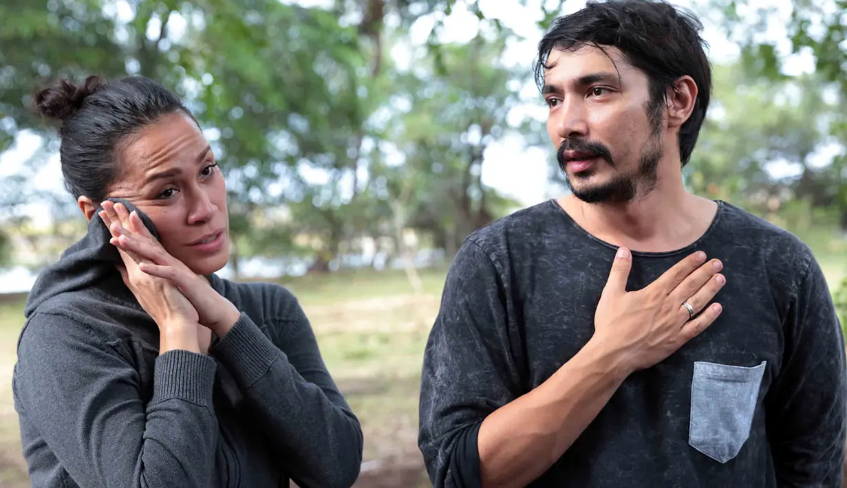 "Yang kemarin itu (pelukan) aku sempat yang agak gimana gitu. Soalnya kan beliau orangnya kaku, cuma pas mau pulang kami dipeluk. Terus cara dia melihat kami sebelum masuk mobil, kami pikir itu dia (firasat)," ujar Inong istri Abimana. (Deki Prayoga)