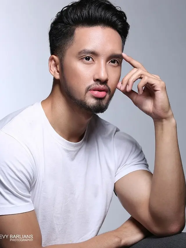 Potret pesona Gilbert Pangalila