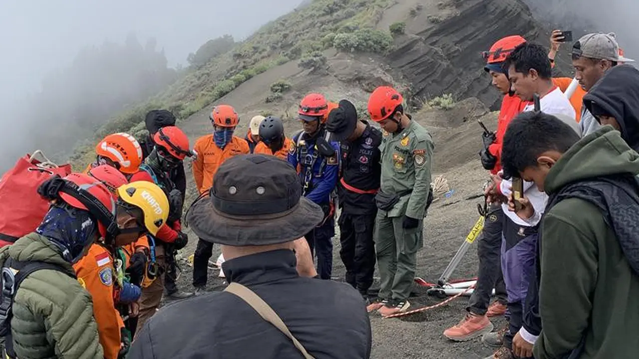 7 Anggota Tim Penyelamat Dilaporkan Dekati Lokasi Jatuhnya Turis Brasil di Puncak Gunung Rinjani. foto: dok. Balai Taman Nasional Gunung Rinjani
