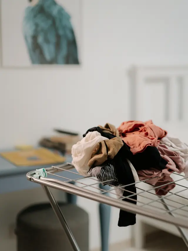 5 Tips Mencegah Baju Apek Saat Musim Hujan