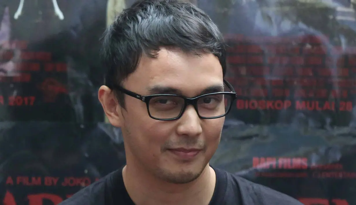 "Jadi pas syuting di Pangalengan, gue di lokasi sempat sakit. Tapi pas ke hotel, gue sembuh. Terus balik lagi ke set, gue sakit lagi. Aneh, enggak ngaruh juga pas dikasih  berbagai macam obat sama bang Joko," tuturnya. (Nurwahyunan/Bintang.com)