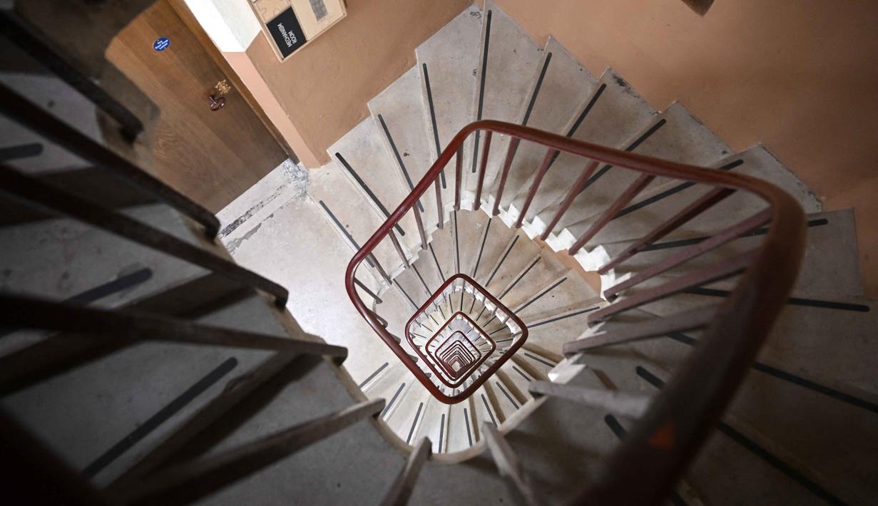 Untuk diketahui, di dalam Big Ben, terdapat 334 anak tangga menuju ruang lonceng dan 399 anak tangga menuju Ayrton Light, lampu yang menyala saat parlemen sedang bersidang. (Justin TALLIS/AFP)