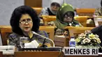 Menteri kesehatan, Nila F Moeloek menghadiri rapat kerja bersama komisi IX DPR RI, di Gedung Nusantara 1, Jakarta (1/6/2015). Rapat beragendakan laporan penyusunan roadmap menuju alokasi anggaran kesehatan 5 % dari APBN. (Liputan6.com/Andrian M Tunay)