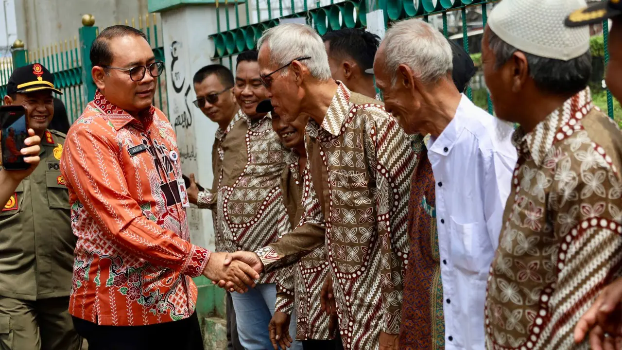Program Bedah Rumah merupakan kegiatan memperbaiki rumah tidak layak huni menjadi layak huni untuk masyarakat Jakarta Pusat.