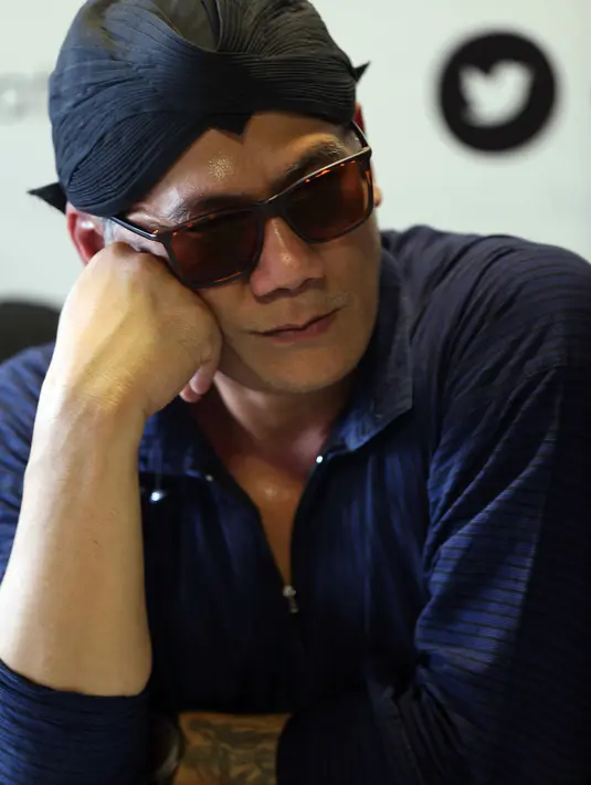 Nama Tio Pakusadewo mulai dikenal setelah bermain dalam film layar lebar Cinta Dalam Sepotong Roti arahan Garin Nugroho tahun 1990. Beberapa penghargaan telah diraih. Diantaranya aktor terbaik FFI 1991. (Nurwahyunan/Bintang.com)