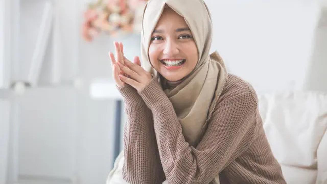 Saat Ustadz Das'ad Latif Ajari Berpakaian Cewek, 'Jangan Sempit-Sempit Ya!'
