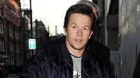 Jamie Dornan Jadi Christian Grey, Mark Wahlberg: Brad Pitt Saja..