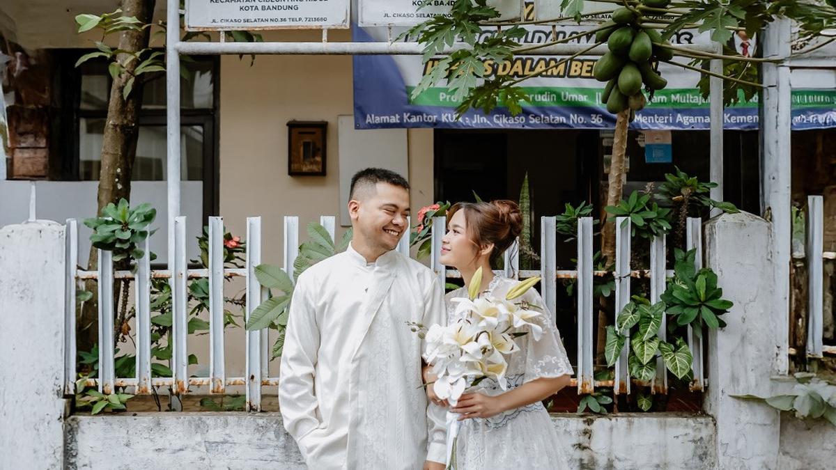 12 Artis yang Menikah di KUA, Terbaru Reza SMASH