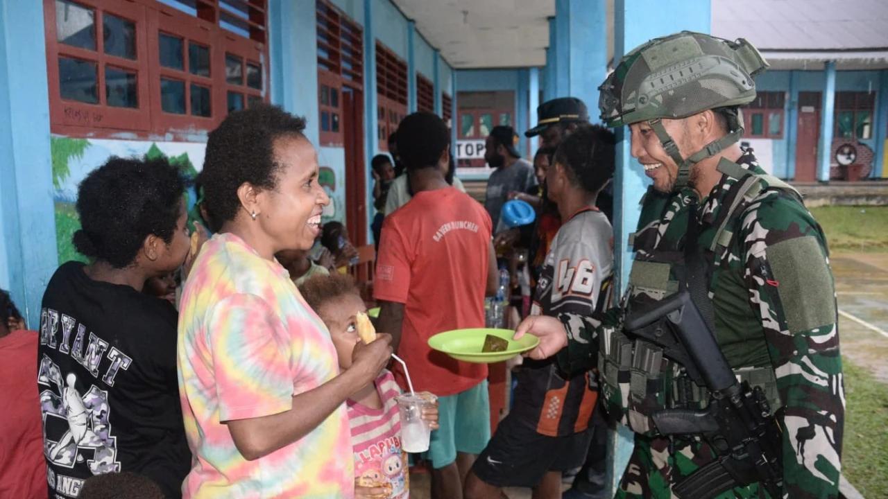 FOTO: Operasi TNI di Papua Tegas dan Humanis Amankan Warga