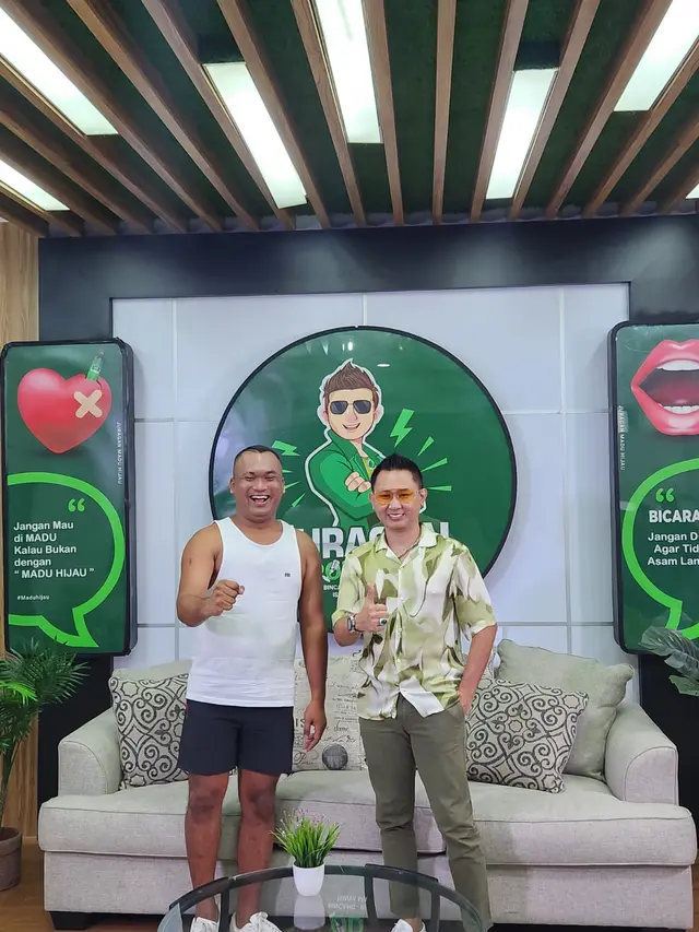 TikTokers Adi Sudirja bersama Hizrah Bacan (ist)